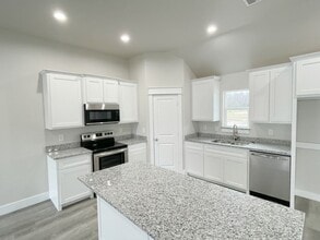 Building Photo - Stunning 3bd 2 ba house near 70 Bypass
