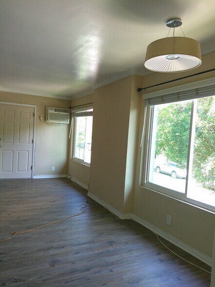 Dining Room - 311 N Westlake Ave