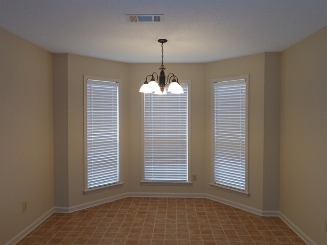 Building Photo - 290 Oaks Edge