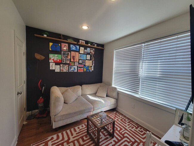 Building Photo - Charming 2 BR/1 BA Condo in Brentwood!