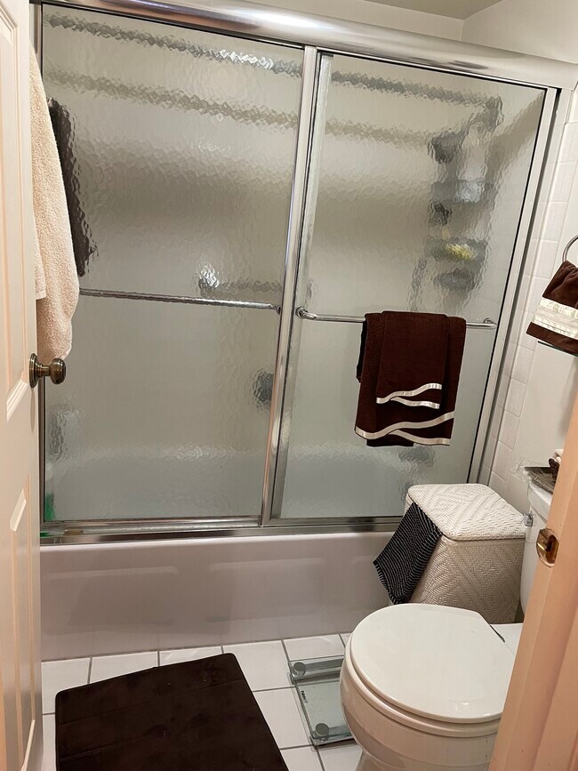 Building Photo - 2150 Valencia Dr