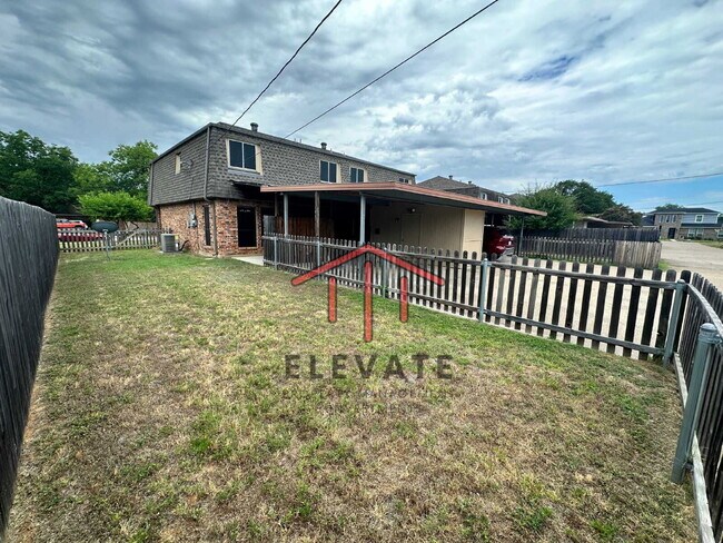 Building Photo - 1305 Lovell Dr