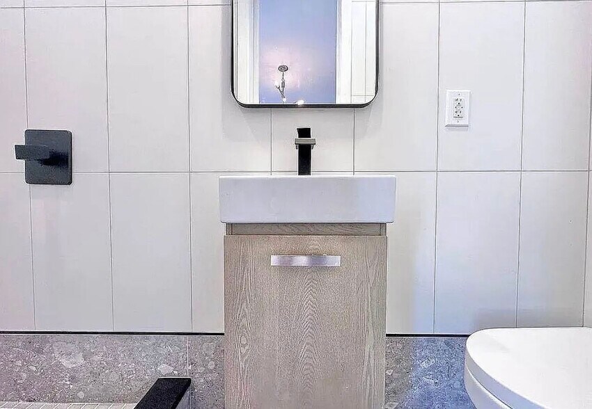 Building Photo - 83 Beadel St