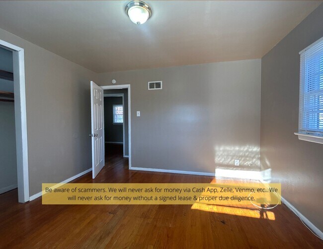 Building Photo - 1412 Broadlawns Ln