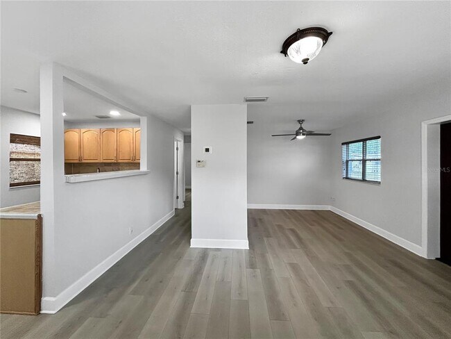 Building Photo - 2404 N Ramona Cir