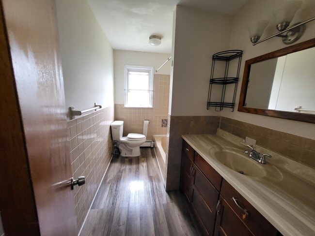 Building Photo - 38 Hillside Ave