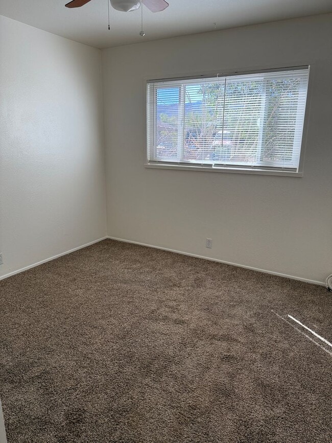 Building Photo - 2101 Aspen Dr