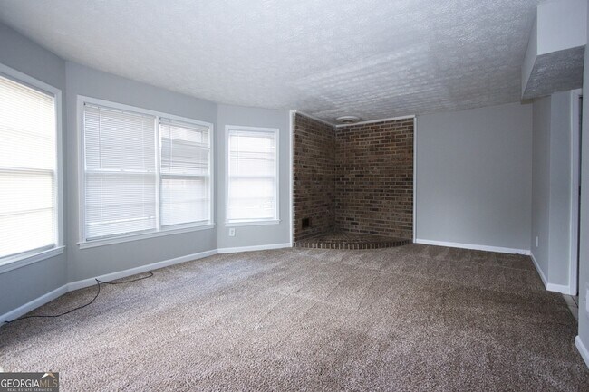 Building Photo - 2139 Golfview Dr SE