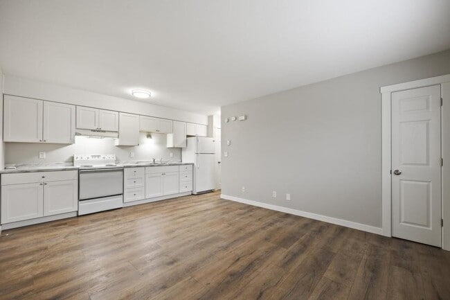 Building Photo - 920 W Entiat Ave