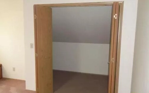 Building Photo - 852 SW Maple Tree Dr