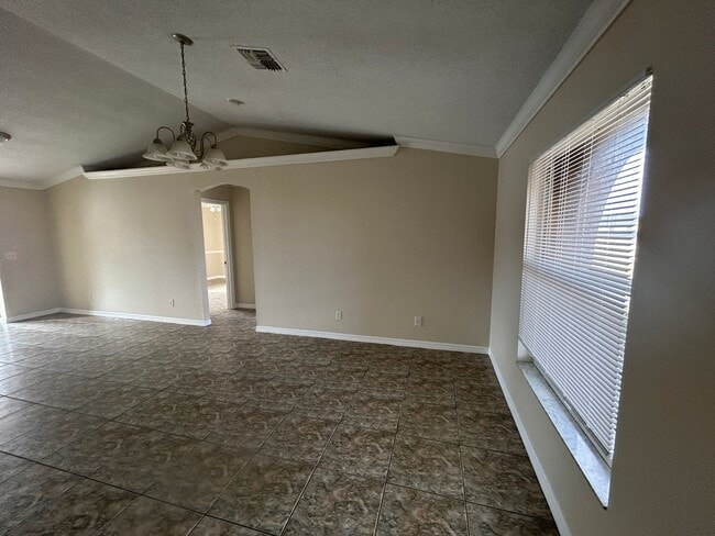 Building Photo - 1716 NE 12th St