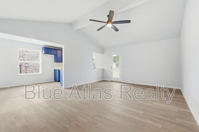 Building Photo - 1547 Oakbrook St