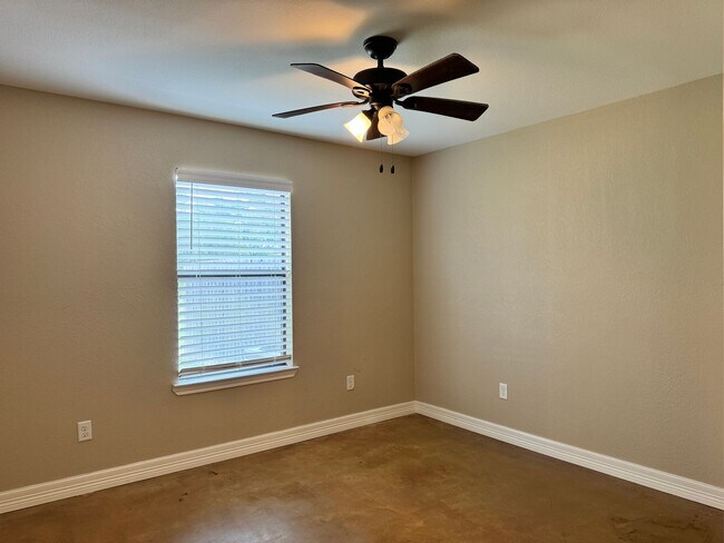 Building Photo - 15786 County Rd 472