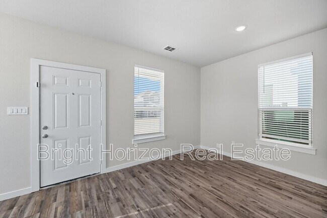 Building Photo - 3413 Valley Vista Dr