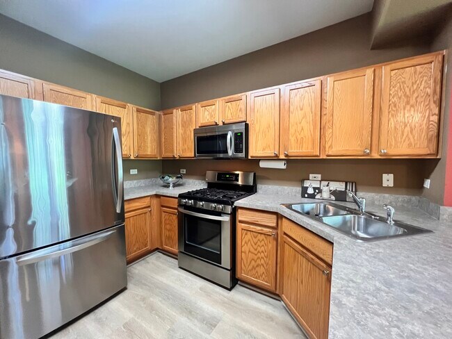 Building Photo - 625 Shakespeare Dr