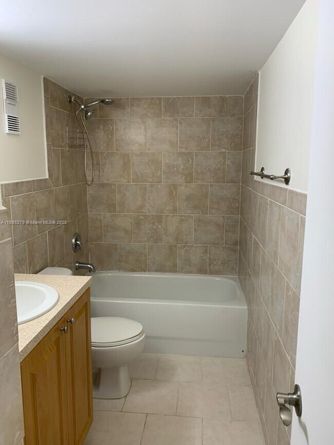 Building Photo - 1555 W 44th Pl