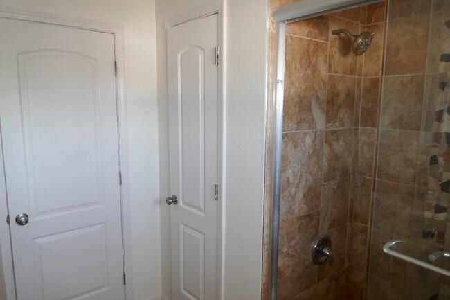 Building Photo - 5 E Judith Ann Dr