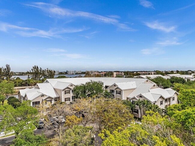 Building Photo - 2851 N Oakland Forest Dr