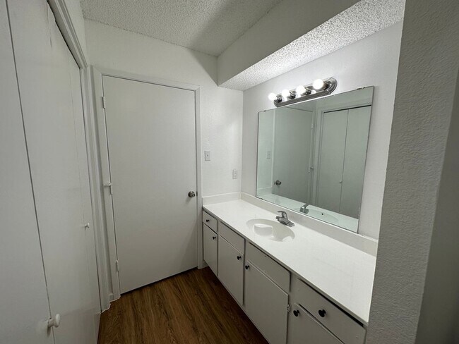 Building Photo - 629 McQueary St