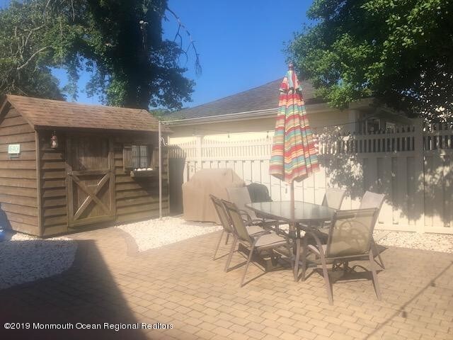 Building Photo - 1807 Greenwood Terrace