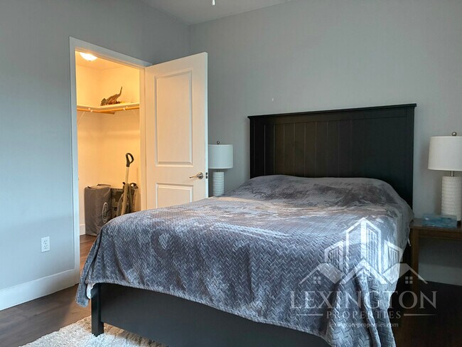 Building Photo - Beautifully Upgraded, 2BD/2BA, Condo Home in The Phoenician, Roseville!