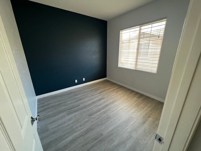Building Photo - 14546 Newport Ave