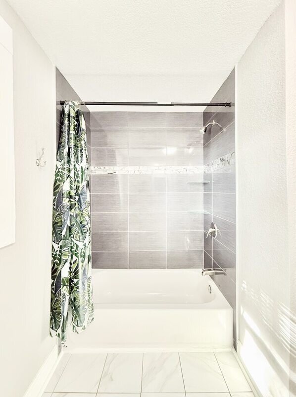 Building Photo - 3308 N Avon Ave