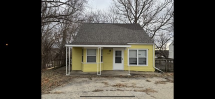 Building Photo - House in Peoria 3 BR / 2 BA Available Now