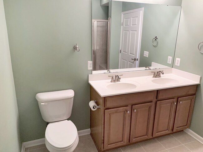 Building Photo - Beautiful & Spacious 2 Bedroom, 2 Bathroom...