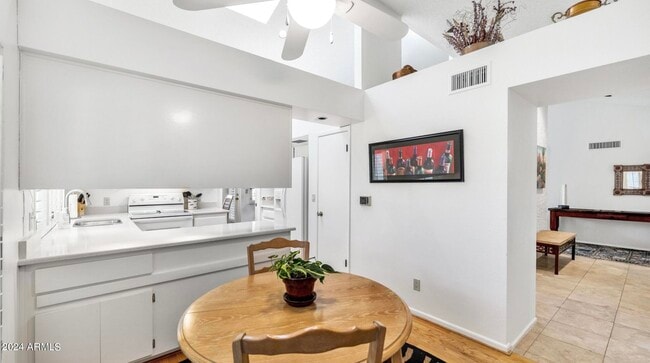 Building Photo - 8188 E Del Cuarzo Dr