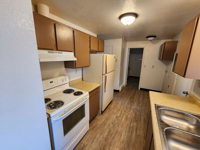 Building Photo - 116 Delaware Ave