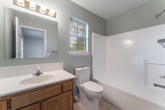 Building Photo - Welcome to this newly updated 2-bedroom, 2...