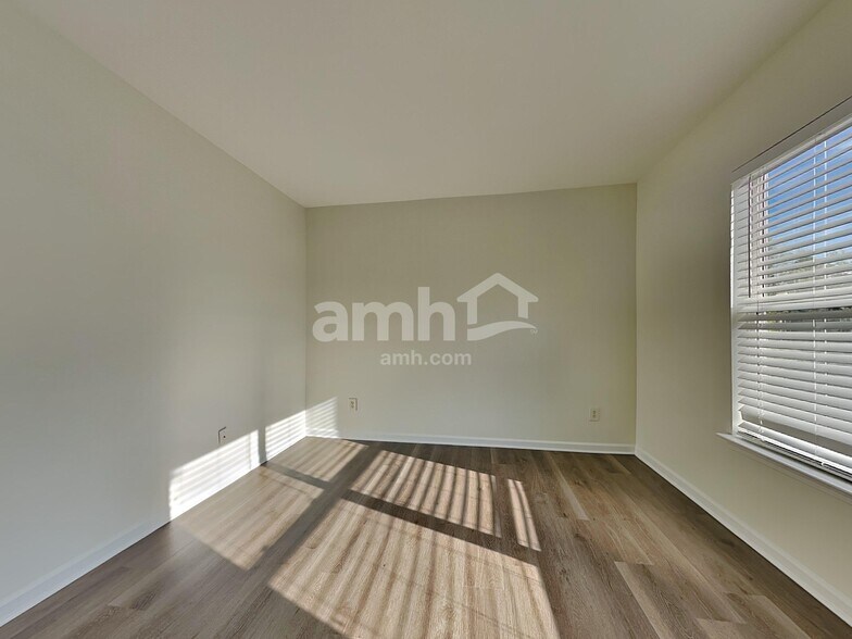 Building Photo - 8523 Greenware Trl