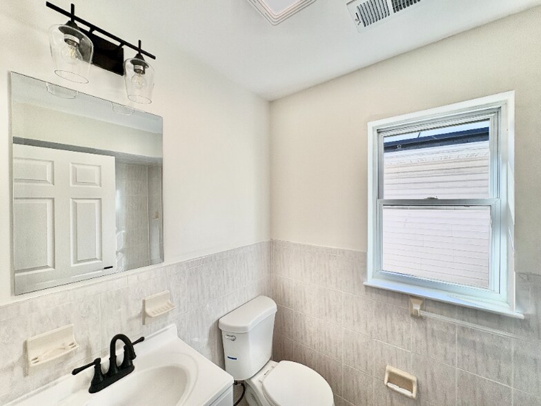 Building Photo - 87 Chadwick Ave