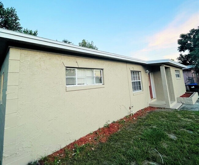 Building Photo - Lovely 3 bedrooms 1 bath single-family home located in Orlando FL!