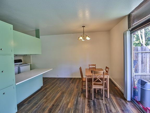 Building Photo - "Charming 3-Bedroom Home with Granite Touc...