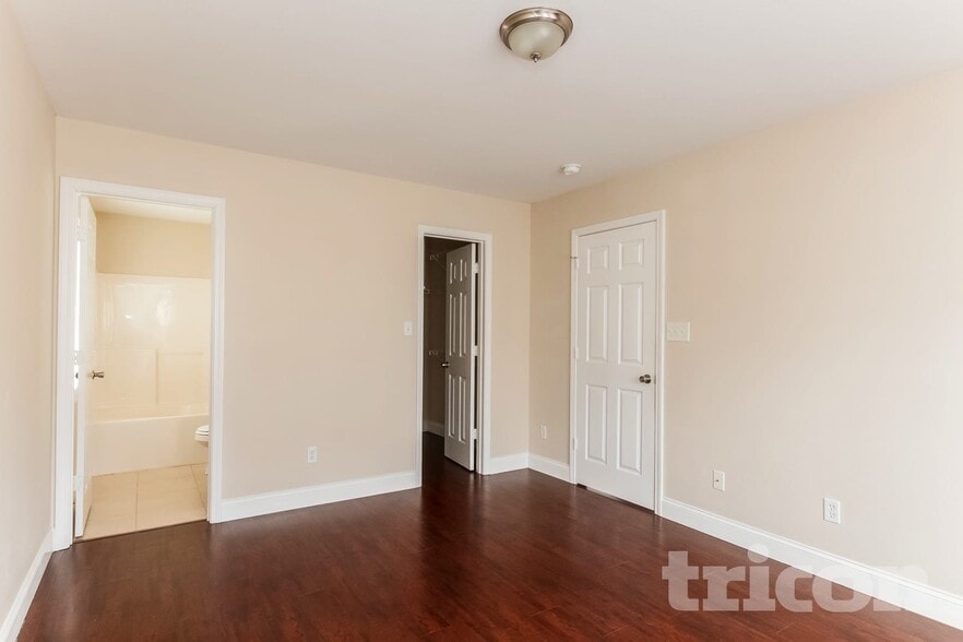 Building Photo - 10417 Hugue Way