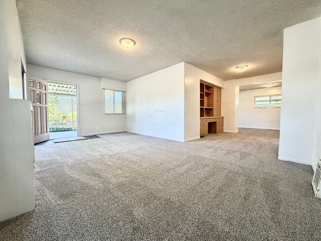 Building Photo - Inviting Holladay Home with Large Yard, Carport & Extra Parking