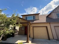 Building Photo - BRIGHT, OPEN LIVING IN THE HEART OF REDMOND!!