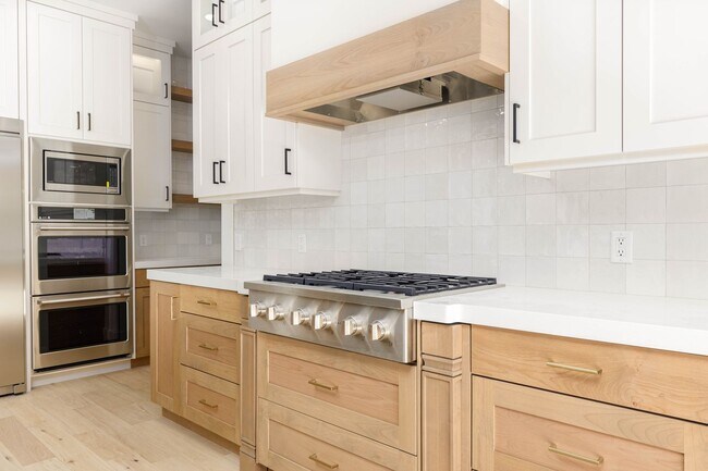 Building Photo - Beautiful 5 bed 4 bath home in Desert Cany...