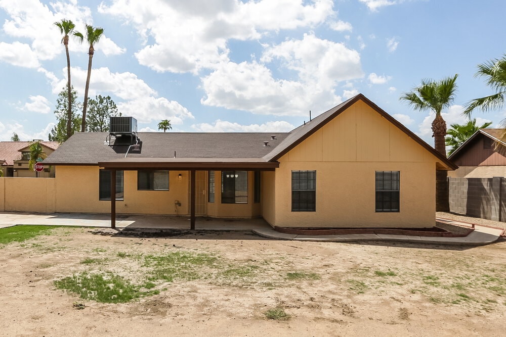 Building Photo - 6004 W Kings Ave