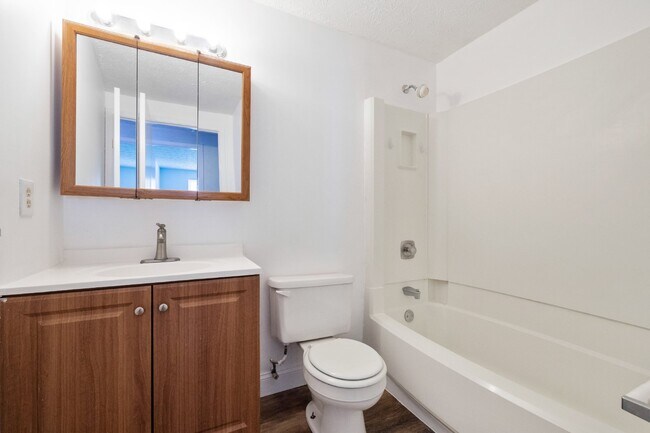 Building Photo - This beautiful well kept single-family hom...