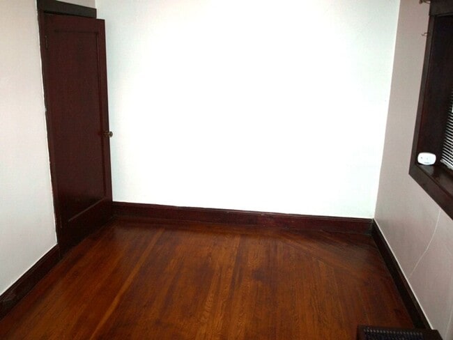 Building Photo - Turney508