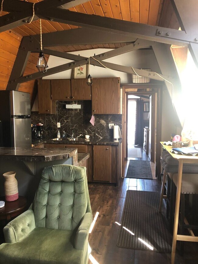 Building Photo - QUAINT CABIN IN A GREAT LOCATION!!