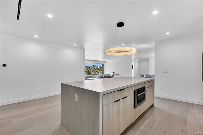 Building Photo - 17072 Oak View Dr