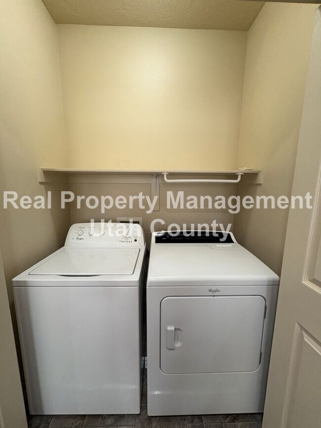 Building Photo - Beautiful townhome in Pleasant Grove