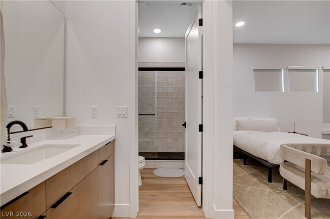 Building Photo - 779 Willits St