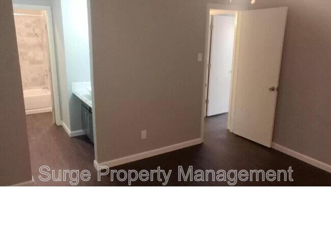 Building Photo - 1124 N Center St