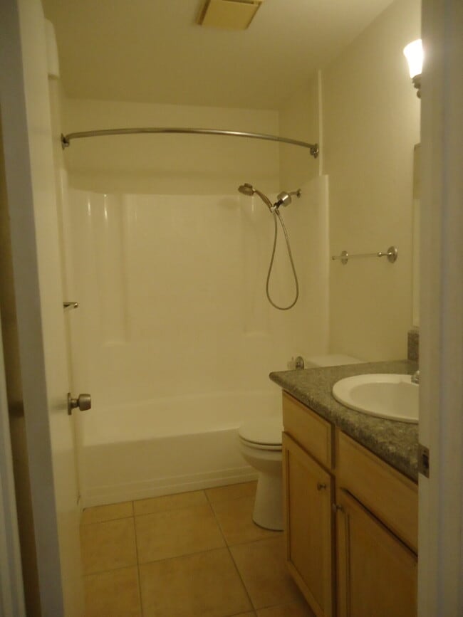 Building Photo - "Discover Coastal Living: Spacious 3-Bed, ...