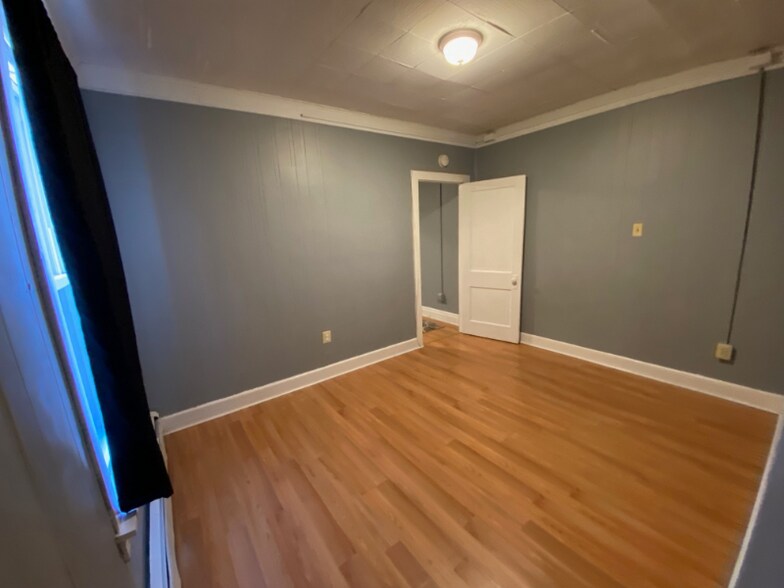 Building Photo - 157 W High St